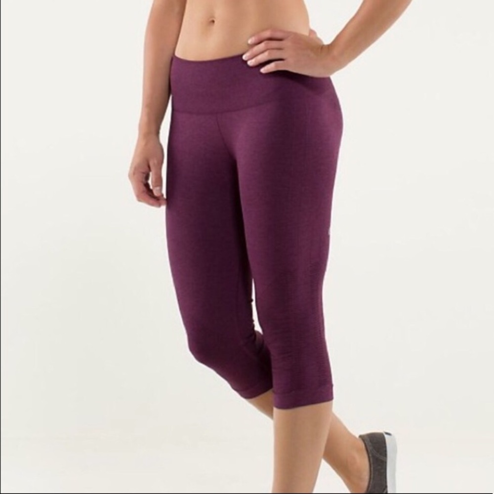 Lululemon in the flow maroon Capri crops